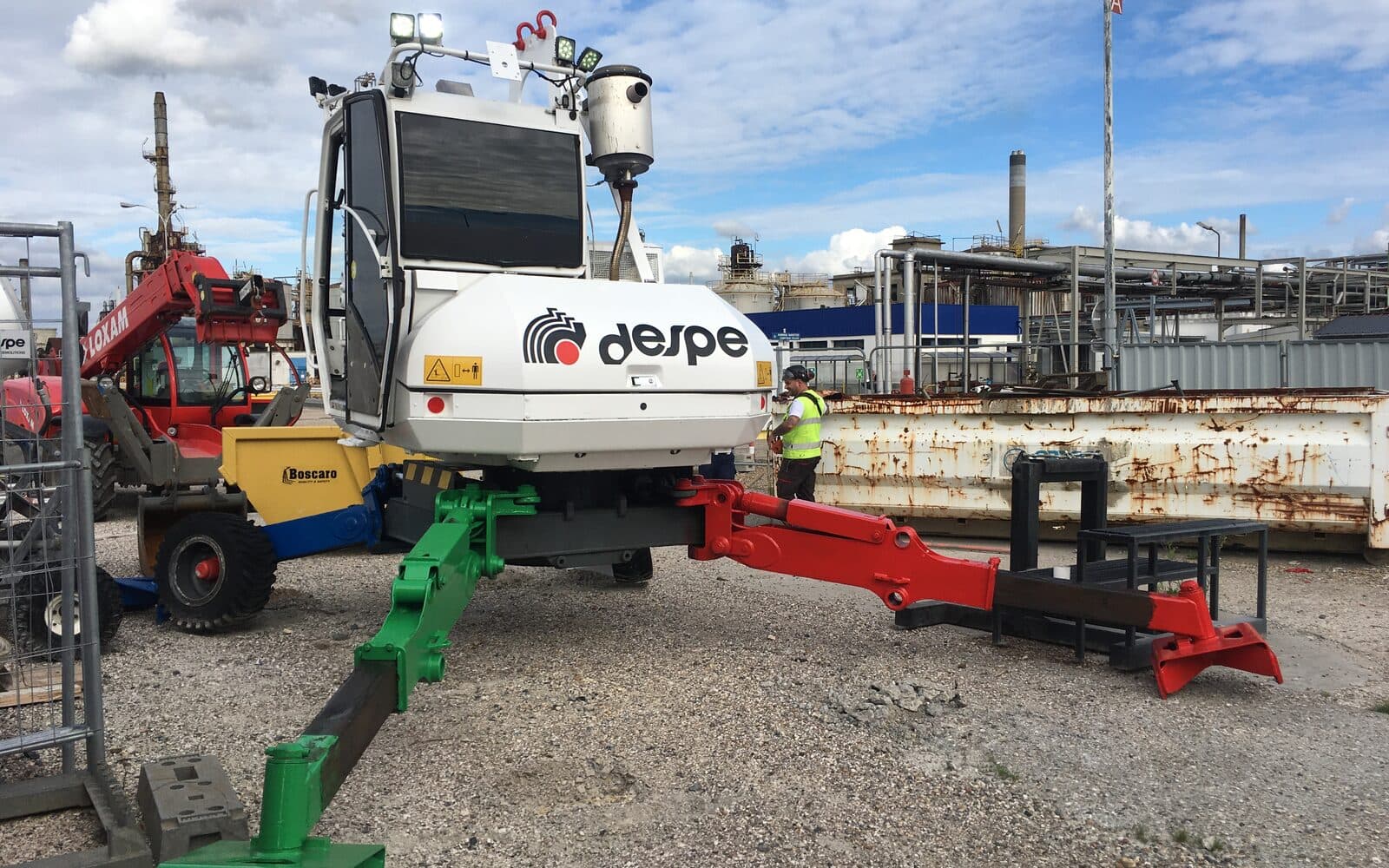 Technicien CR Normandie lors d'un contrôle réglementaire sur site